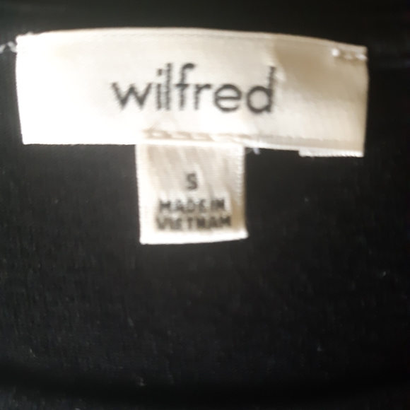 Wilfred Aritzia Black Tee w/lace detail - Picture 4 of 5